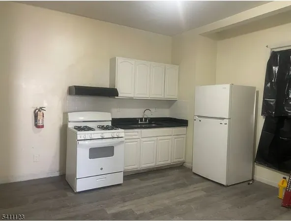 $1,990 | 286 Broadway, Unit 2, Paterson, NJ 07501
