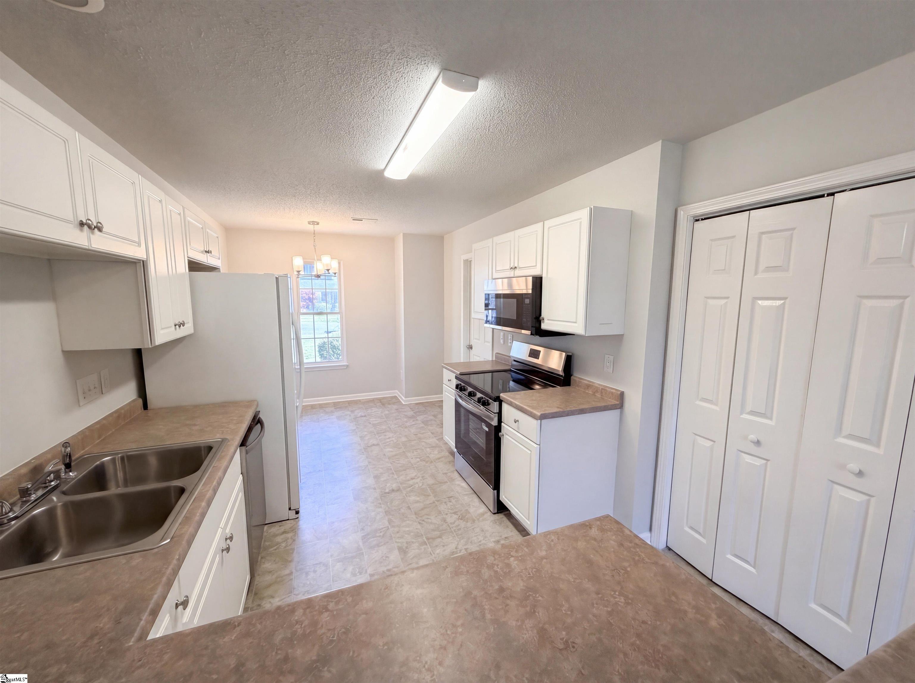 315 Springfield Circle Easley, SC 29642 - Photo 2 of 16