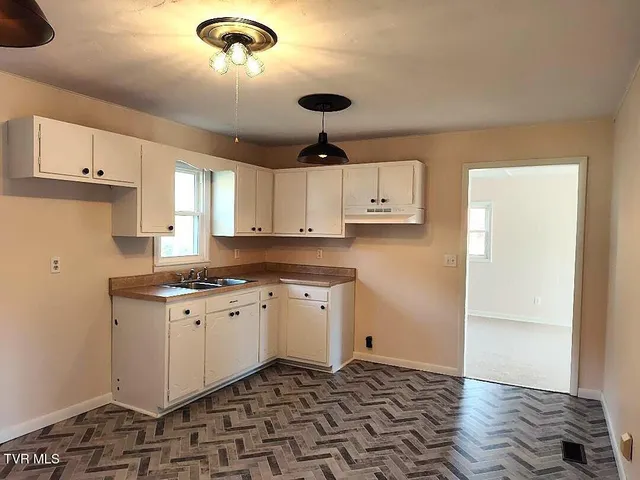 $179,000 | 2805 6th Avenue East, Big Stone Gap, VA 24219