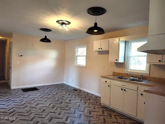 $179,000 | 2805 6th Avenue East, Big Stone Gap, VA 24219