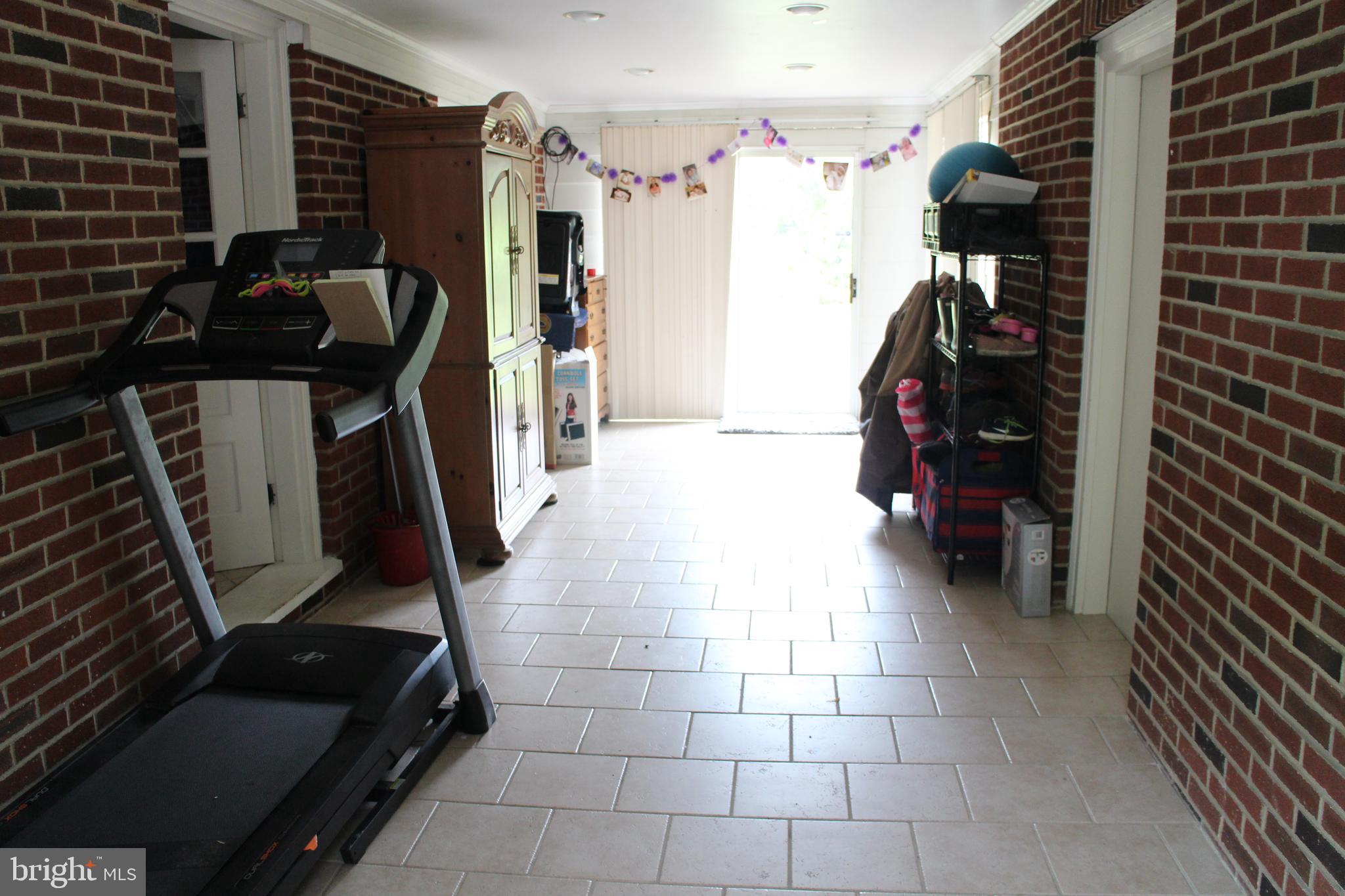 705 Edgewood Road York, PA 17402 - Photo 4 of 22 Gallery Image 4