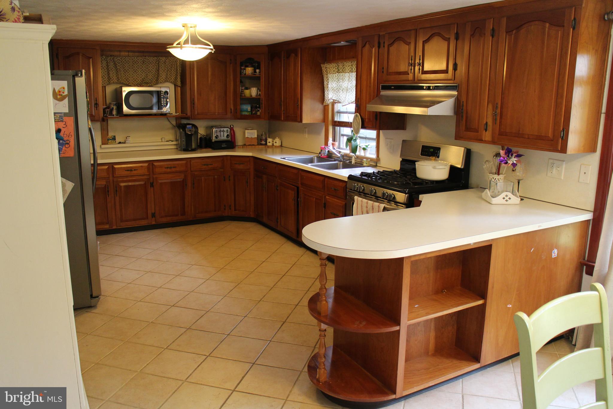 705 Edgewood Road York, PA 17402 - Photo 6 of 22 Gallery Image 6