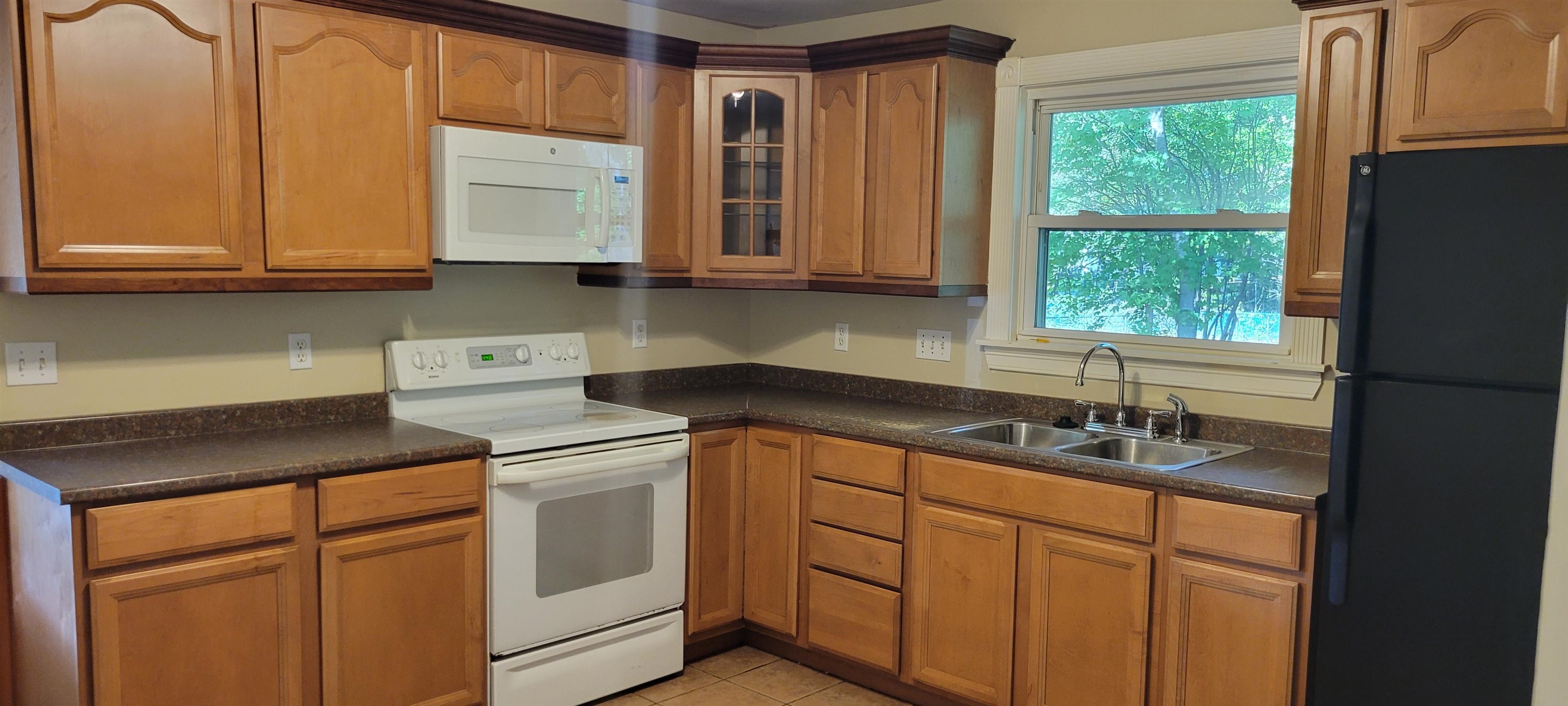 4 Grant Street Derry, NH 03038 - Photo 6 of 17