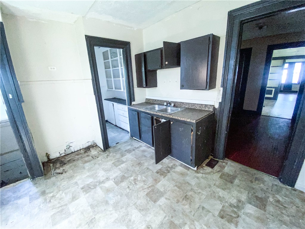 255 Ave A Rochester, NY 14621 - Photo 11 of 20