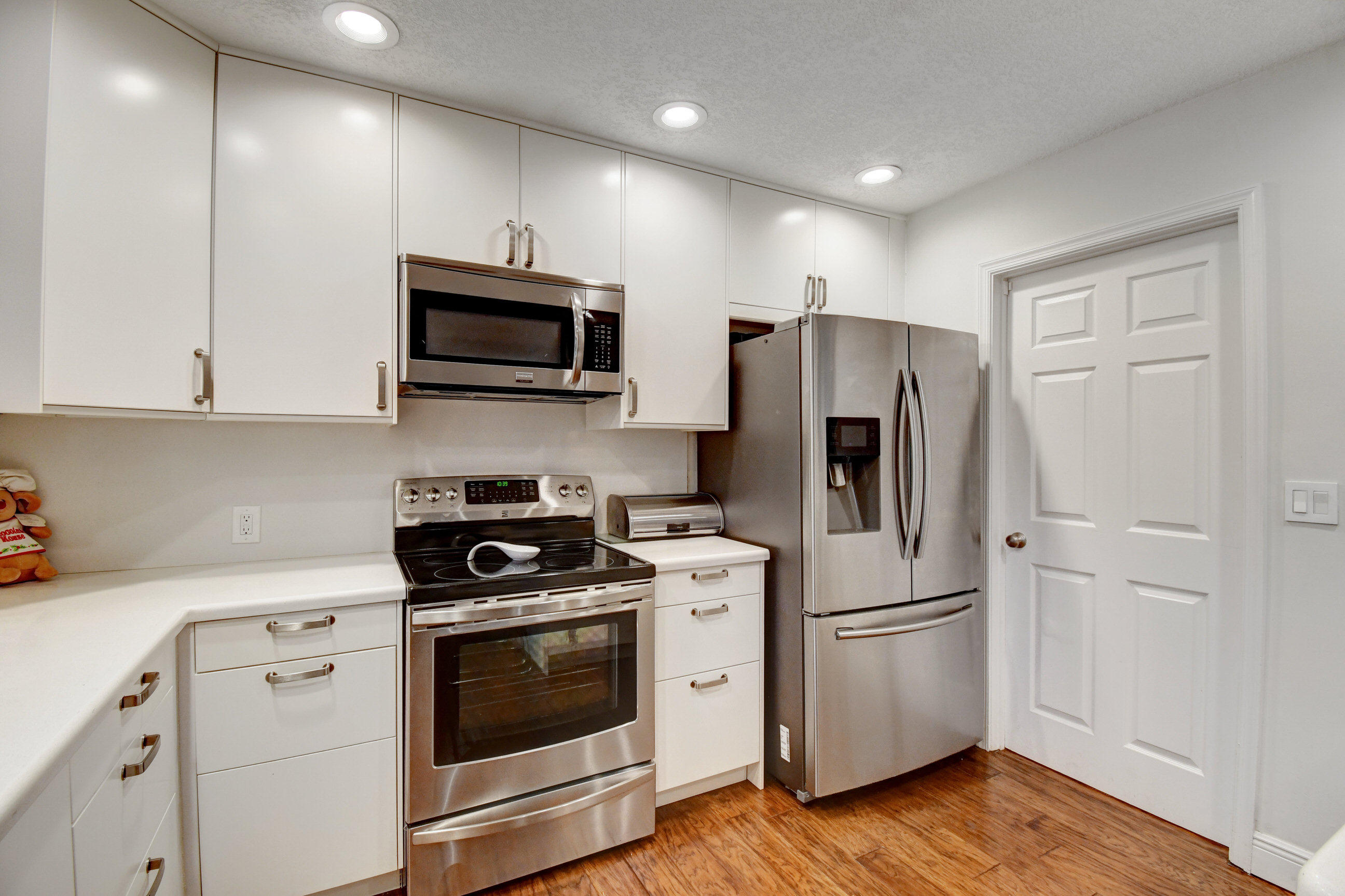 3374 Northwest 29th Avenue Boca Raton, FL 33434 - Photo 8 of 31 Kitchen