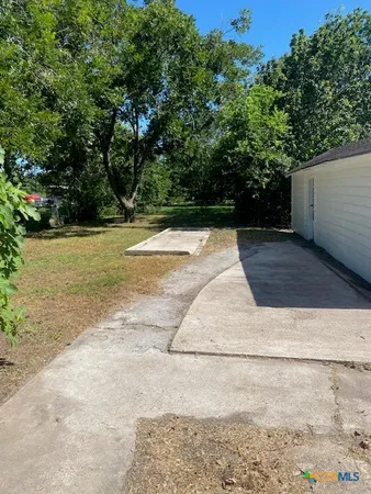 $122,900 | 2405 Lone Tree Road, Victoria, TX 77901
