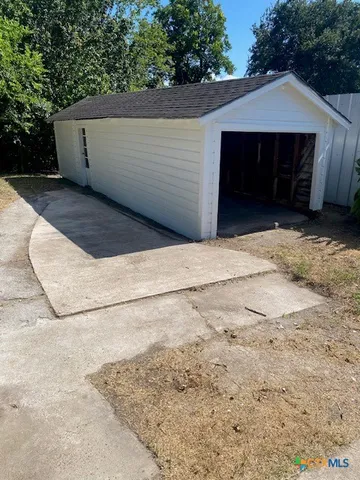 $122,900 | 2405 Lone Tree Road, Victoria, TX 77901