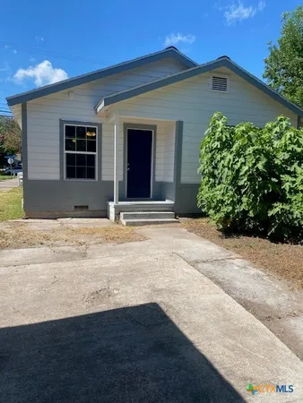 a view of a house with a backyard