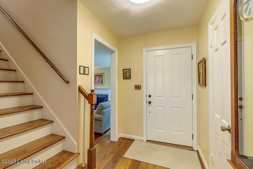 305 Old Farm Road Louisville, KY 40207 - Photo 5 of 59 entry
