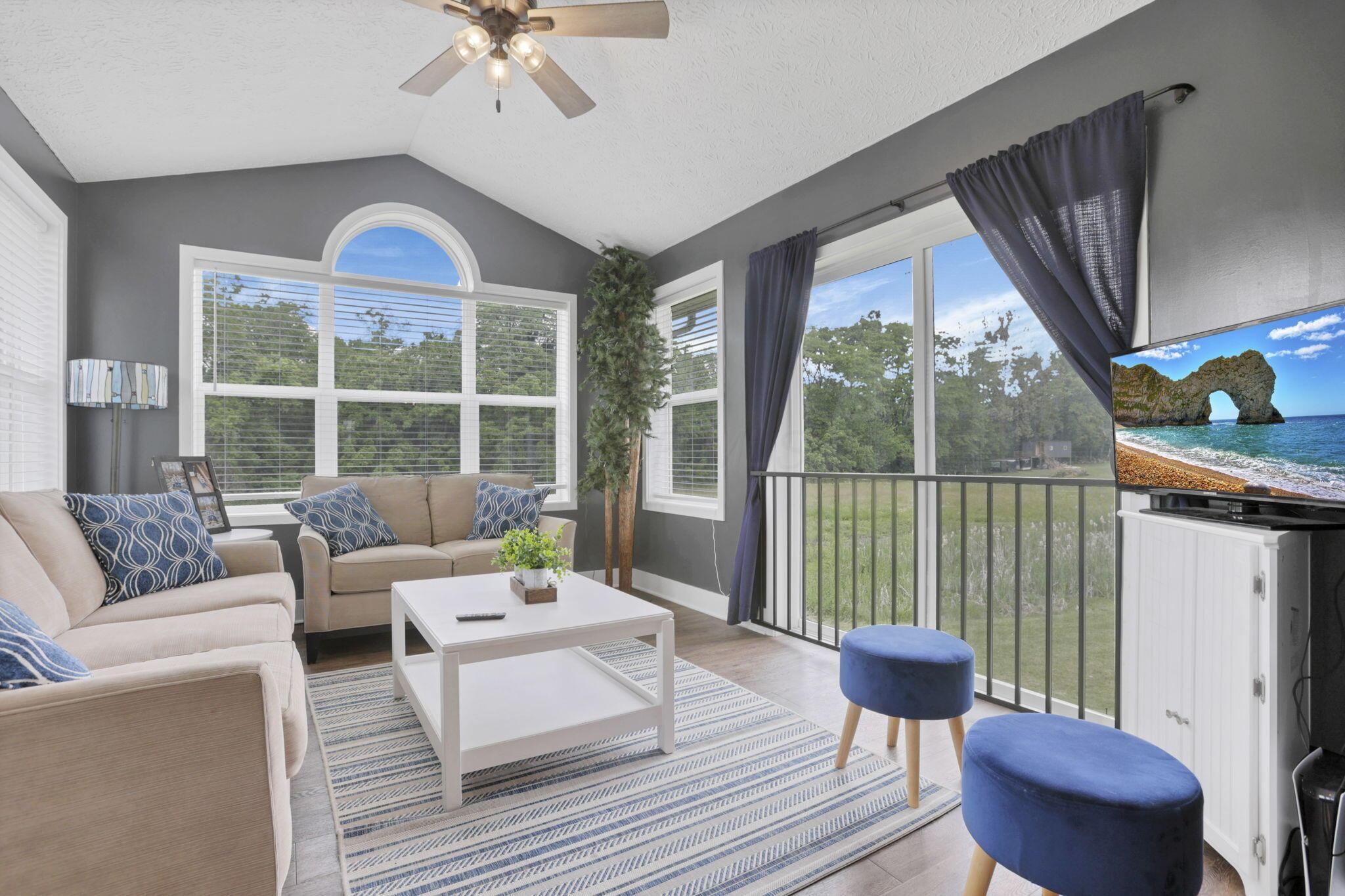 9559 Basil Road Northwest Baltimore, OH 43105 - Photo 21 of 44 Sun Room 1