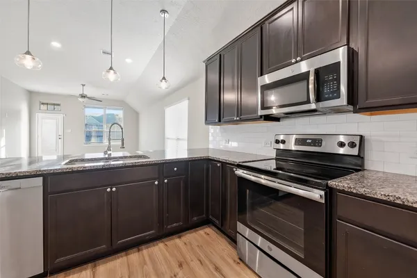 $2,300 | 151 Scenic Hills Court, Montgomery, TX 77356