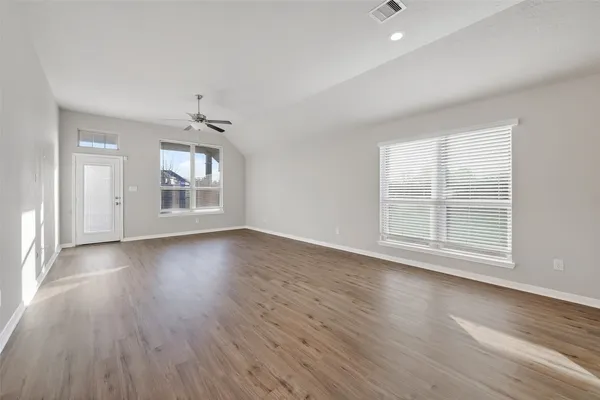 $2,300 | 151 Scenic Hills Court, Montgomery, TX 77356