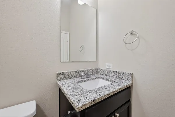 $2,300 | 151 Scenic Hills Court, Montgomery, TX 77356