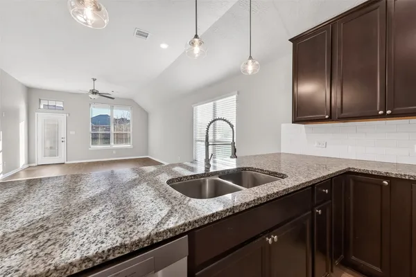 $2,300 | 151 Scenic Hills Court, Montgomery, TX 77356