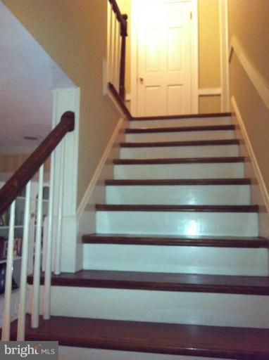 4523 Pleasant Grove Road Reisterstown, MD 21136 - Photo 13 of 23 oak staircase