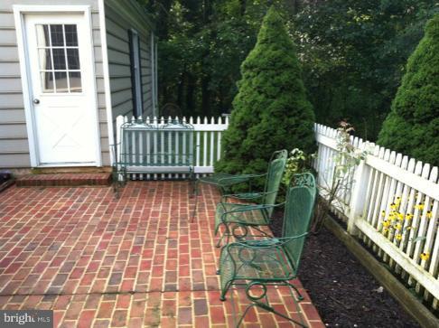 4523 Pleasant Grove Road Reisterstown, MD 21136 - Photo 7 of 23 side courtyard