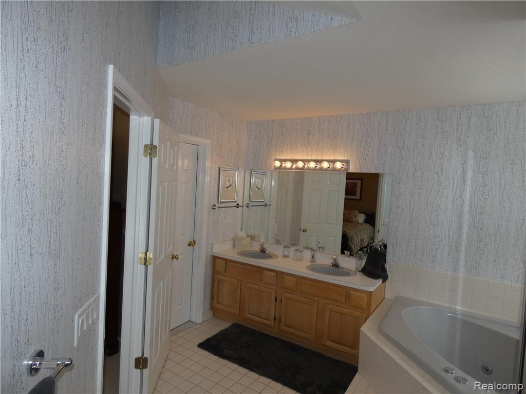 3346 Henley Court Rochester Hills, MI 48309 - Photo 39 of 53
