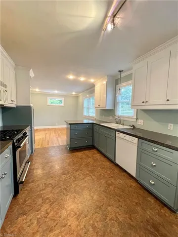 $2,195 | 1313 Cardinal Place, Greensboro, NC 27408