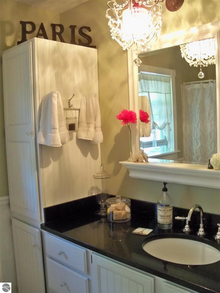 13566 Hedeen Road Traverse City, MI 49686 - Photo 17 of 34 1796156-16.JPG