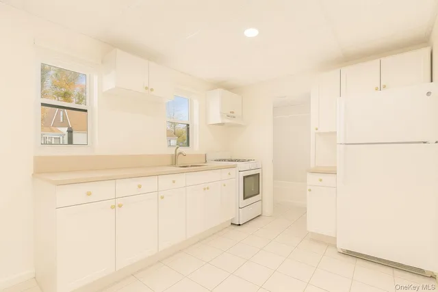 $1,700 | 174 Mills Pond Road, Unit B, St. James, NY 11780