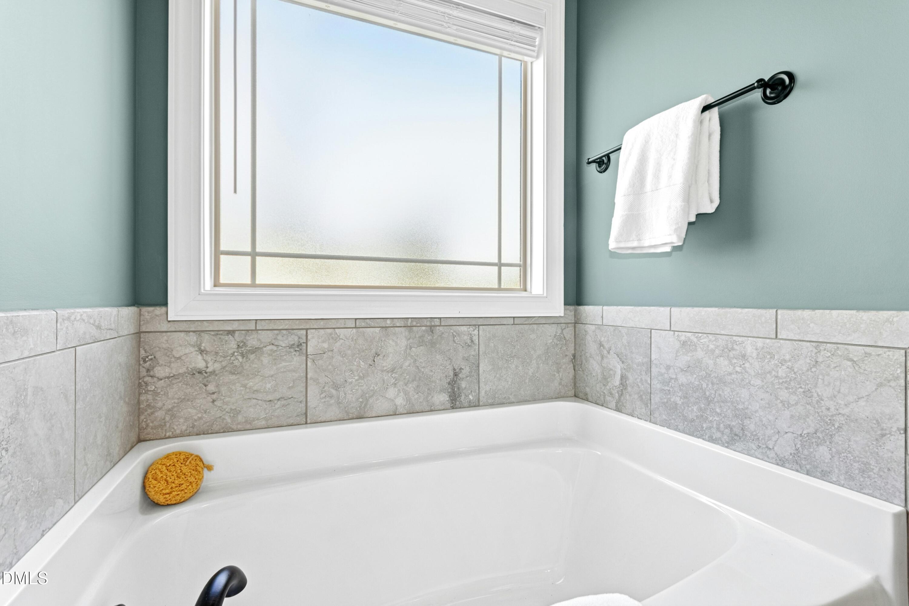 165 Thunder Ridge Drive Garner, NC 27529 - Photo 20 of 32 a bathroom with a tub