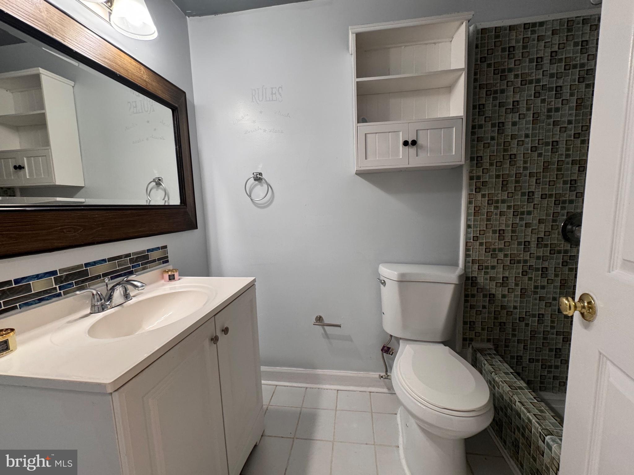 6917 Villa-Del-Rey Court Springfield, VA 22150 - Photo 15 of 26 Modern bathroom with stylish accents.