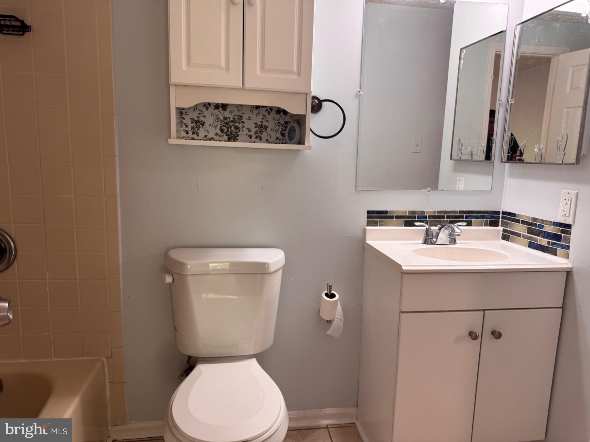 6917 Villa-Del-Rey Court Springfield, VA 22150 - Photo 16 of 26 Charming bathroom with modern touches.