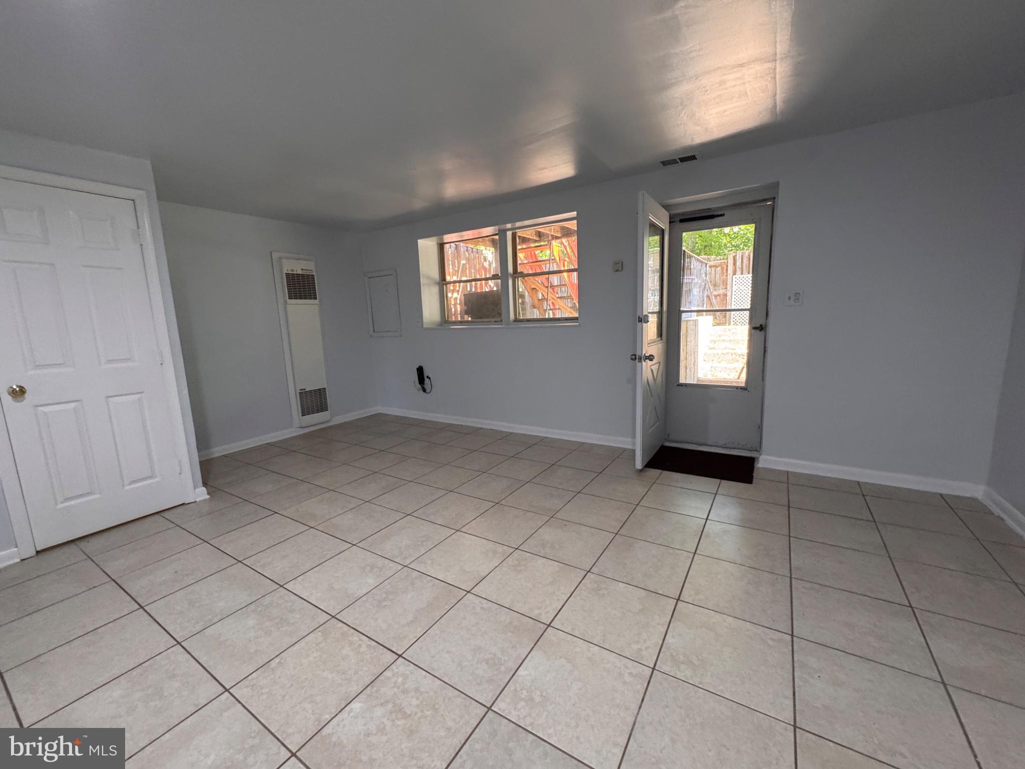 6917 Villa-Del-Rey Court Springfield, VA 22150 - Photo 22 of 26 Bright and airy open space awaits.