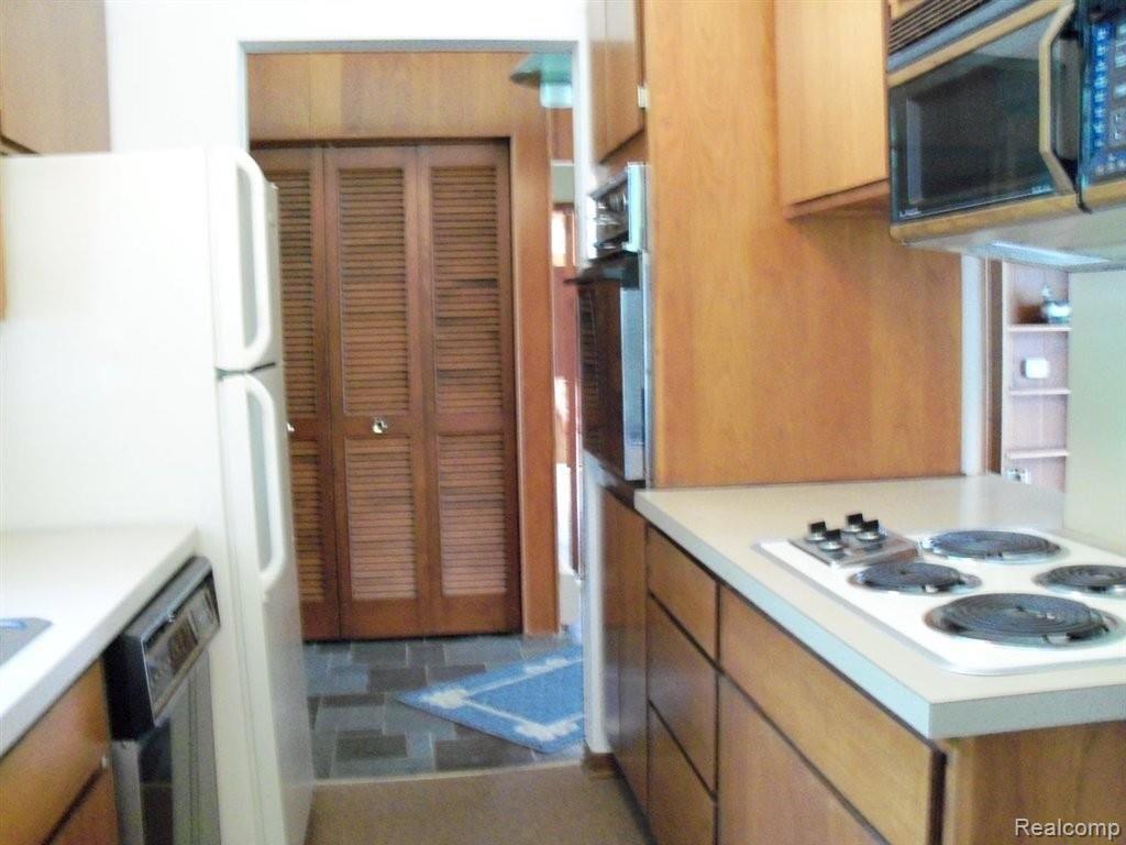 2420 Werner Road Columbus, MI 48063 - Photo 11 of 29 100_2611.JPG