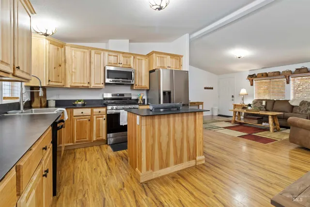 $425,000 | 9592 Packer John Road, Cascade, ID 83611