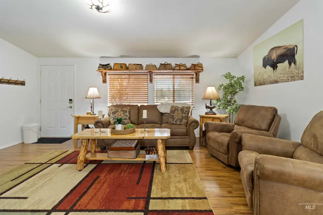 $425,000 | 9592 Packer John Road, Cascade, ID 83611