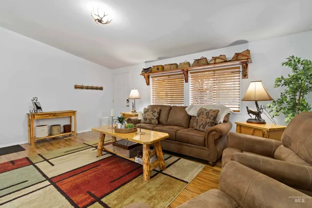 $425,000 | 9592 Packer John Road, Cascade, ID 83611