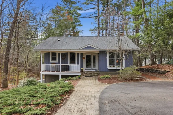 $989,900 | 104 South Shore Drive, Sturbridge, MA 01566