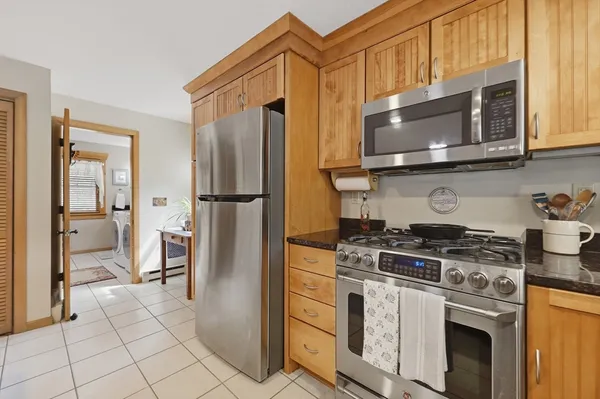 $989,900 | 104 South Shore Drive, Sturbridge, MA 01566