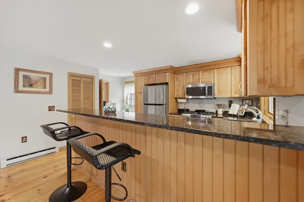 $989,900 | 104 South Shore Drive, Sturbridge, MA 01566