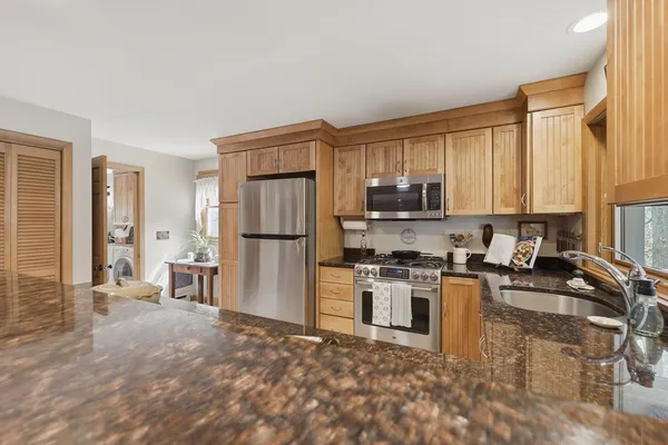$989,900 | 104 South Shore Drive, Sturbridge, MA 01566