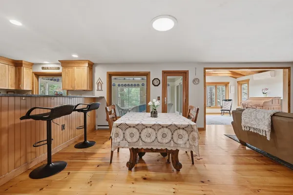 $989,900 | 104 South Shore Drive, Sturbridge, MA 01566