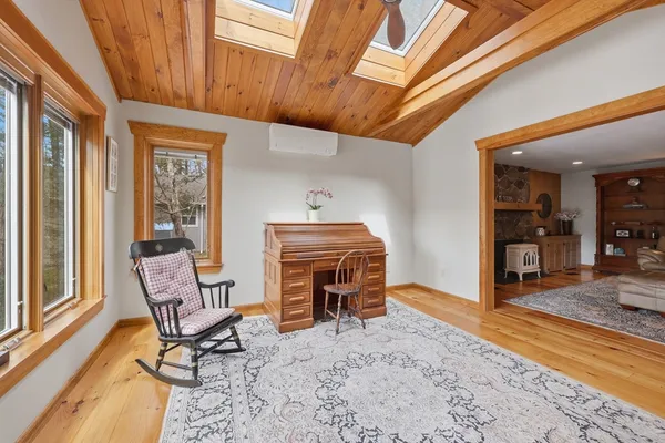 $989,900 | 104 South Shore Drive, Sturbridge, MA 01566