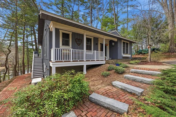 $989,900 | 104 South Shore Drive, Sturbridge, MA 01566