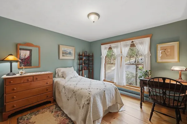 $989,900 | 104 South Shore Drive, Sturbridge, MA 01566