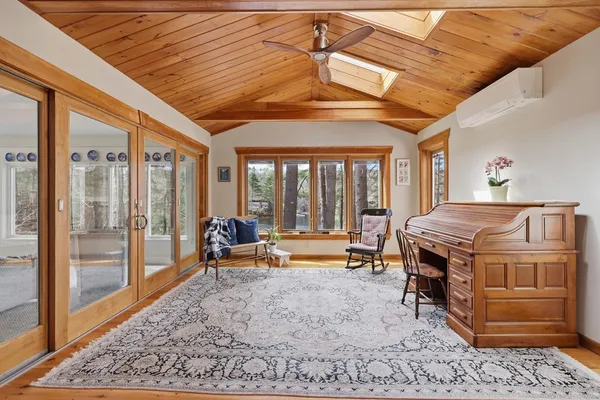 $989,900 | 104 South Shore Drive, Sturbridge, MA 01566
