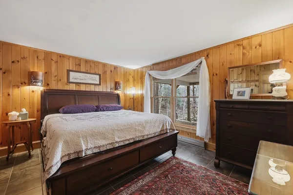 $989,900 | 104 South Shore Drive, Sturbridge, MA 01566
