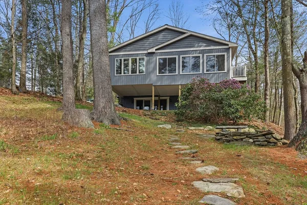 $989,900 | 104 South Shore Drive, Sturbridge, MA 01566