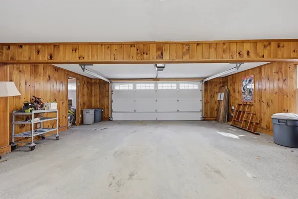 $989,900 | 104 South Shore Drive, Sturbridge, MA 01566