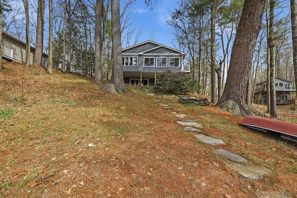 $989,900 | 104 South Shore Drive, Sturbridge, MA 01566