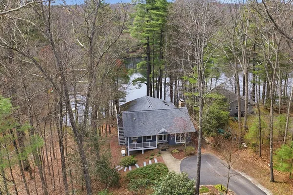 $989,900 | 104 South Shore Drive, Sturbridge, MA 01566