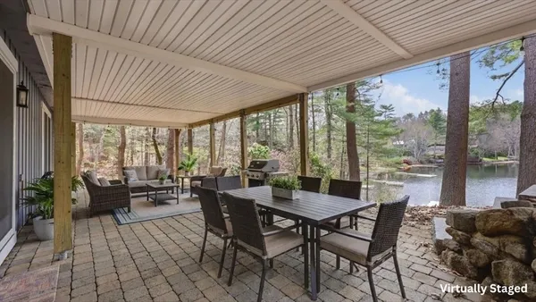 $989,900 | 104 South Shore Drive, Sturbridge, MA 01566