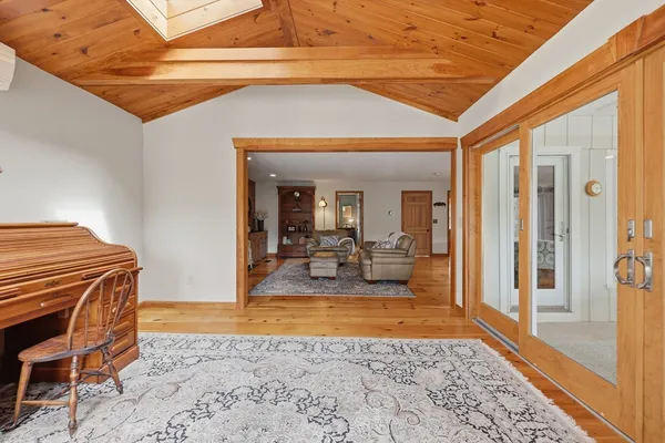 $989,900 | 104 South Shore Drive, Sturbridge, MA 01566