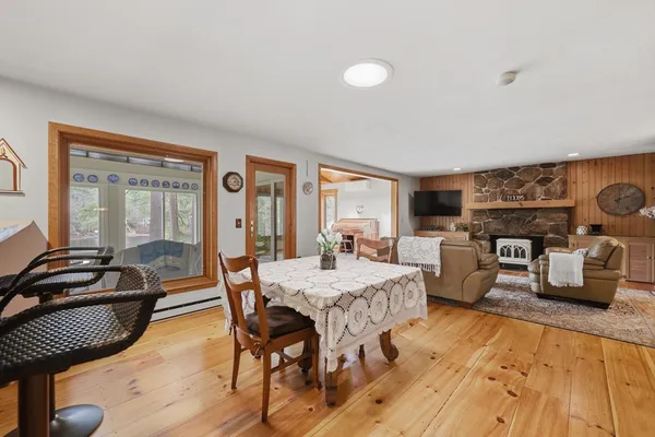 $989,900 | 104 South Shore Drive, Sturbridge, MA 01566