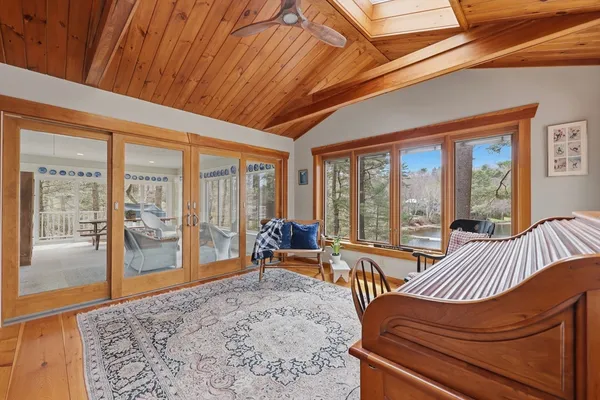 $989,900 | 104 South Shore Drive, Sturbridge, MA 01566